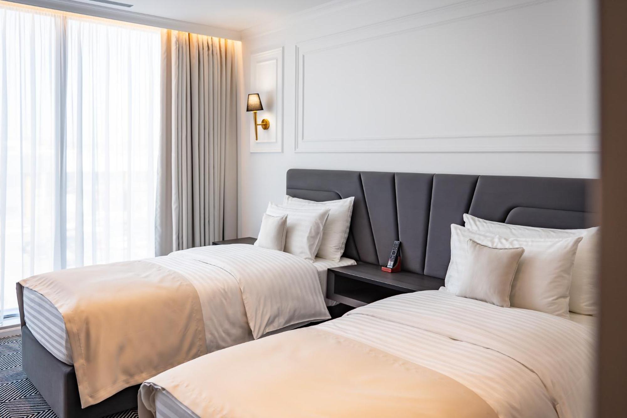Sky Airport Hotel คลูจ-นาโปกา ภายนอก รูปภาพ