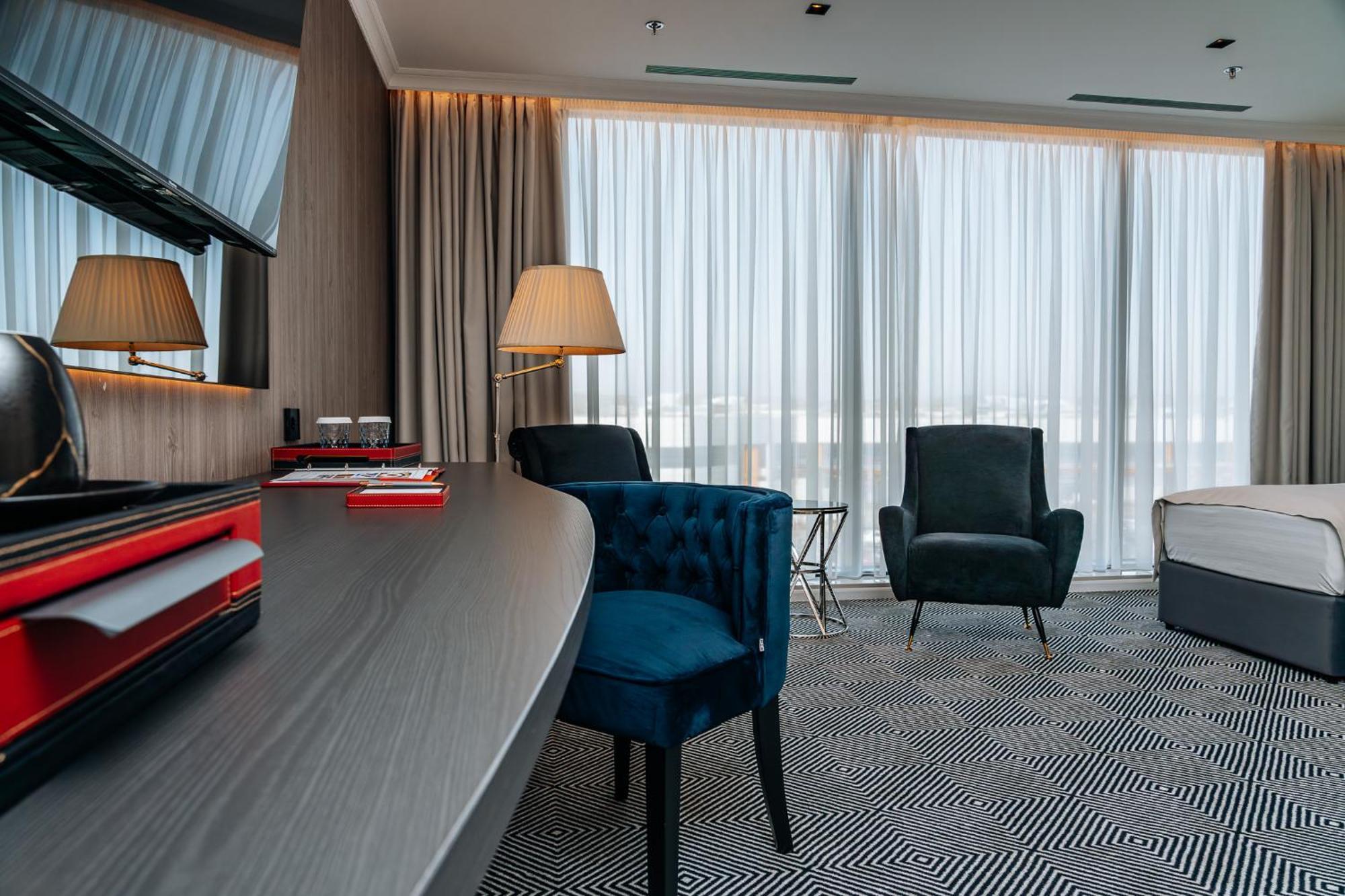 Sky Airport Hotel คลูจ-นาโปกา ภายนอก รูปภาพ